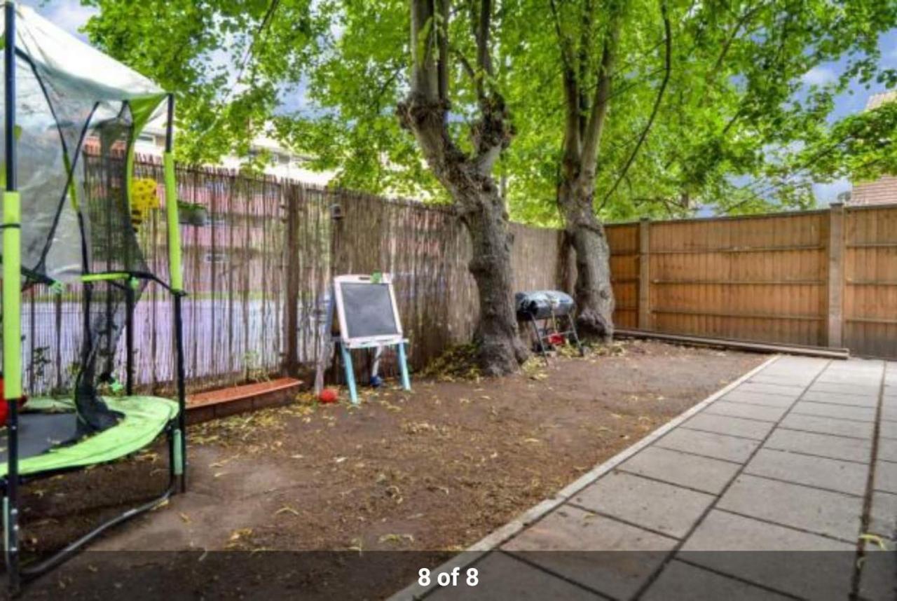 London Holiday Home Newly Refurbished - Entire 4 Bedroom Private House With Kitchen, Living Room & Private Garden - 1 Cape House London, Within 30 Mins From Central London, London Bridge & Canary Wharf Extérieur photo