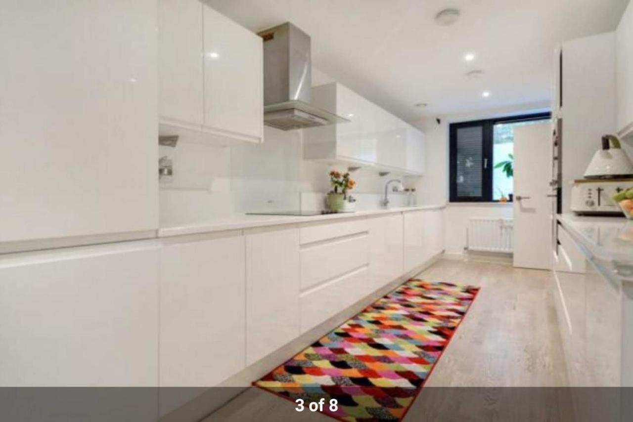 London Holiday Home Newly Refurbished - Entire 4 Bedroom Private House With Kitchen, Living Room & Private Garden - 1 Cape House London, Within 30 Mins From Central London, London Bridge & Canary Wharf Extérieur photo